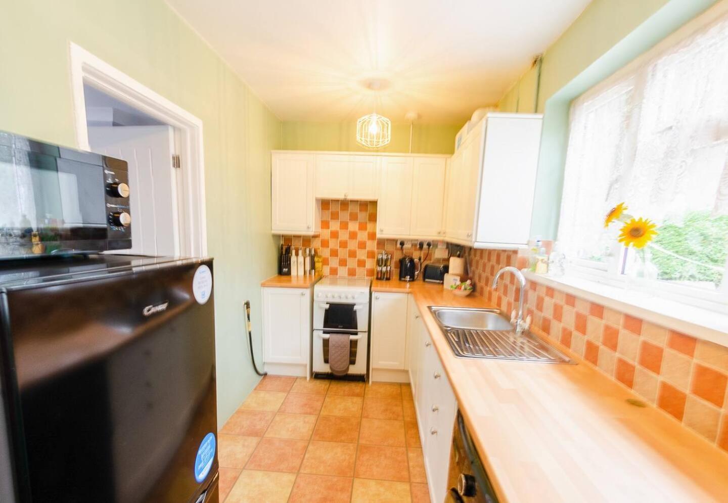 4 Bed - 2 Baths 1 Walk In Shower Lots Of Parking Ипсвич Экстерьер фото